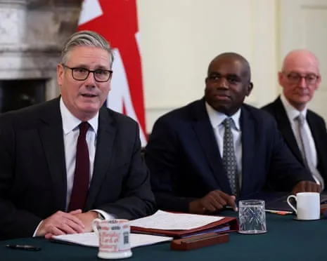 Starmer Presides Over Cabinet Meeting Amid Increasing Strains After Resignation of Top Aide