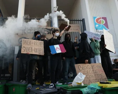 Recently Appointed French Prime Minister Under Mounting Scrutiny as Nationwide Protests Disrupt Education and Transport