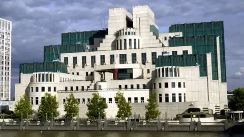 MI6 Rolls Out Encrypted Portal to Attract Spies in the Russian Federation