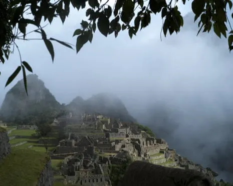 Boulders on Train Tracks Trap Nearly 1,000 Travelers en route to Peru's Historic Site