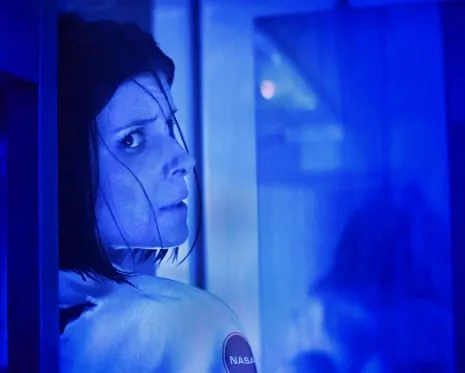This Sci-Fi Thriller Review: Jump-Scares and Levitating Eggs in a High-End Location