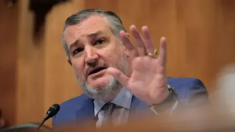 Lawmaker Cruz Compares US Media Regulator to ‘Mafioso’ on Jimmy Kimmel Show